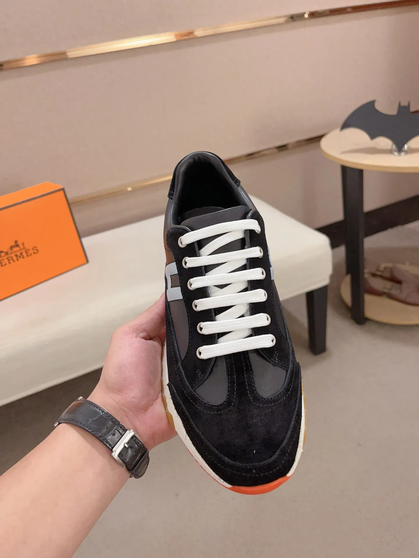Ex-factory price: 500💰《HERMES》【Classic original single version】Hermès; top 🔝purchasing agent🔍🔍men's latest 🇺🇸sold simultaneously, original imported from Italy ▲▲first-layer cowhide ▲▲ (high-end, nobility and class) ) Exquisite workmanship (Italian 🇮🇹 imported water-dyed 🐂 cowhide lining) sole: original sole provided by the original factory, ⚠️exclusive double-layer activity·TPR·rubber·combined molded outsole; super comfortable·wear-resistant·non-slip·environmental protection The real thing is more beautiful when photographed in kind (high quality, following orders), you can come in and out at will * Number of yards: 38·39·40·41·42·43·44# (can be customized 45.)